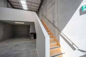 Near New Industrial Unit Priced to SELL!