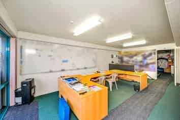 URGENT SALE- VACANT OFFICE / WAREHOUSE
