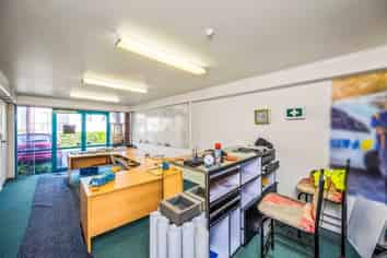 URGENT SALE- VACANT OFFICE / WAREHOUSE
