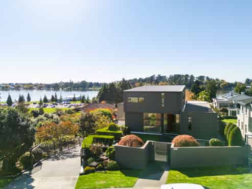 142 Lake Crescent, Hamilton Lake