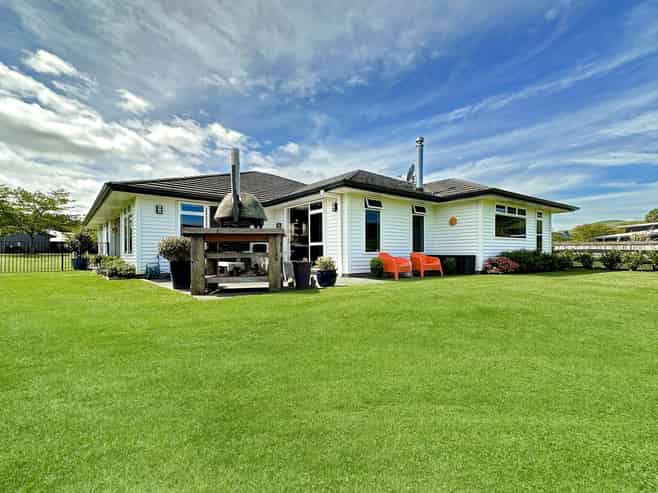 19 Montgomery Crescent, Kinloch