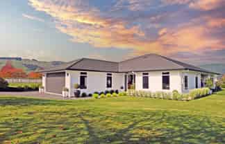 19 Montgomery Crescent, Kinloch