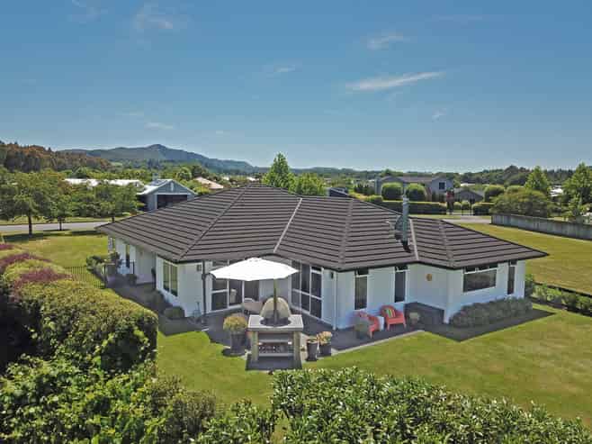 19 Montgomery Crescent, Kinloch