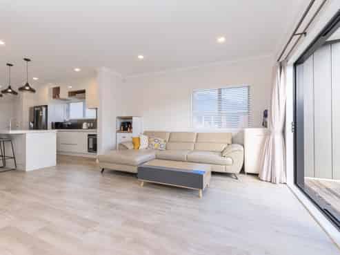 49B  Titirangi Road, New Lynn