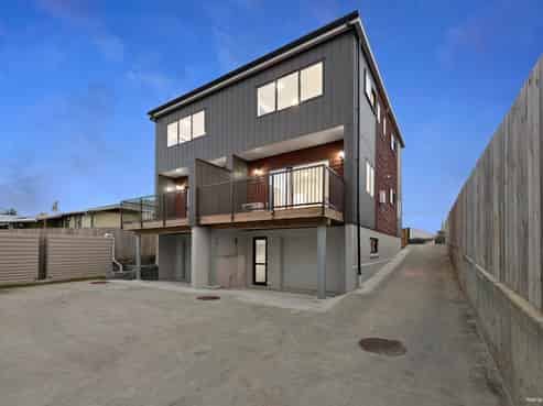 49B  Titirangi Road, New Lynn