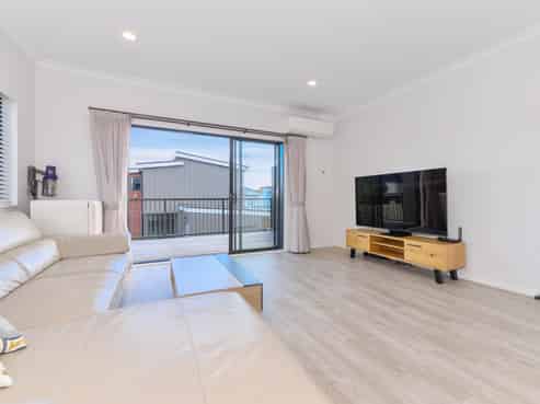 49B  Titirangi Road, New Lynn