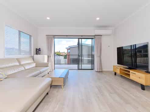 49B  Titirangi Road, New Lynn