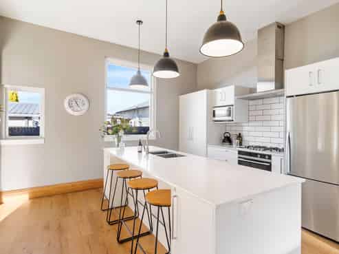 53 Avenue Road, West End