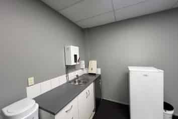 Airport Oaks Prime: Corner Office Hub