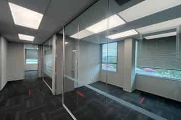 Airport Oaks Prime: Corner Office Hub