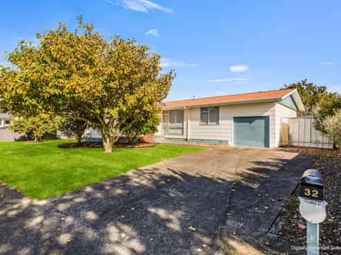 32 Cascade Crescent, Westbrook