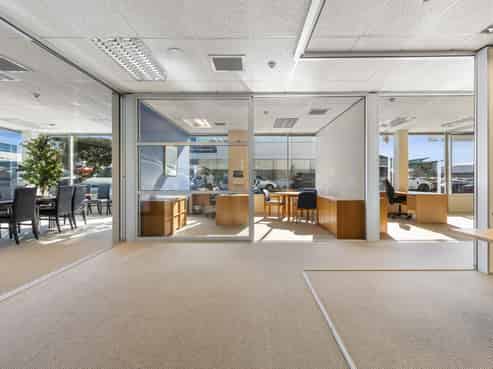 Modern ground floor office exceptional exposure