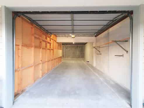 Tradie alert - office and workshop combo!