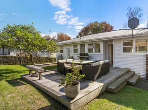 312 Ngatai Road, Bellevue