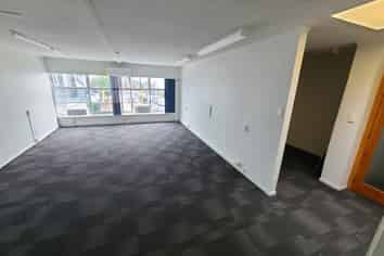 94M² FIRST FLOOR OFFICE IN MANUREWA

