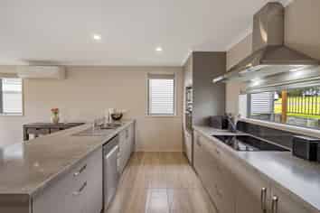 121 Sutherland Road, Brookfield
