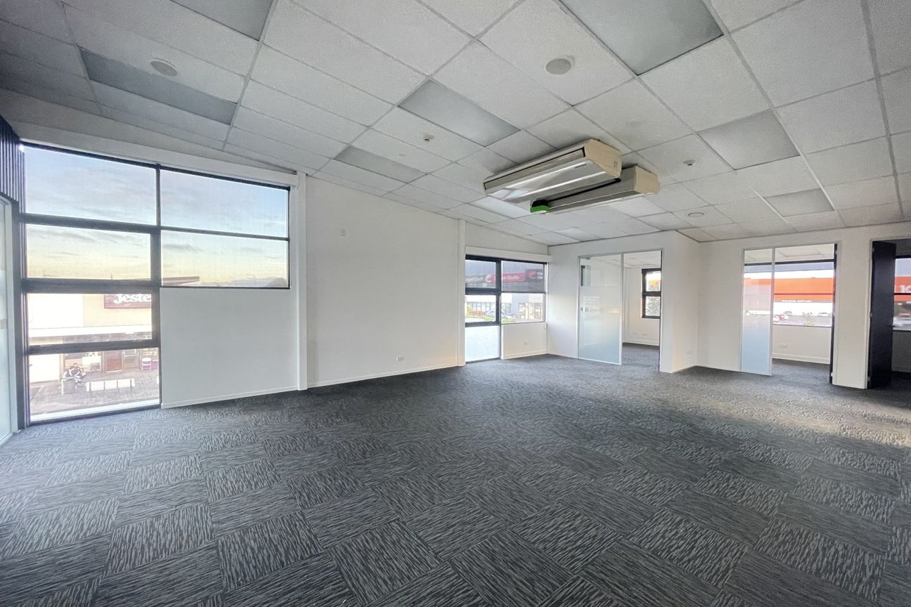 Modern Level 1 Office in High-Profile Location - Vista 2
