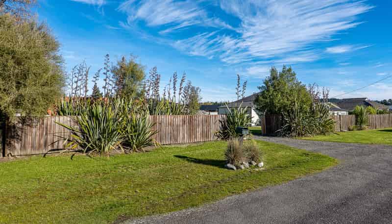 27 Station Road, Darfield