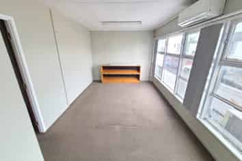 MANUREWA 72M² FIRST FLOOR OFFICE
