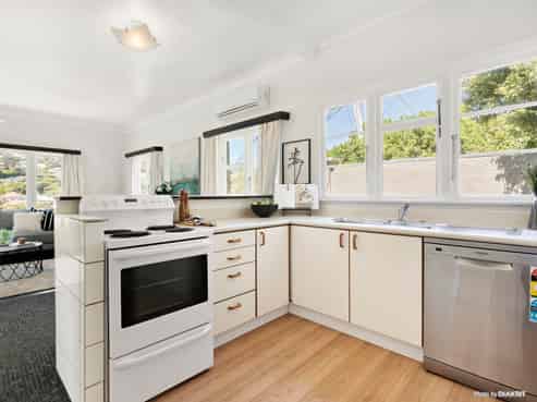 122 The Parade, Island Bay