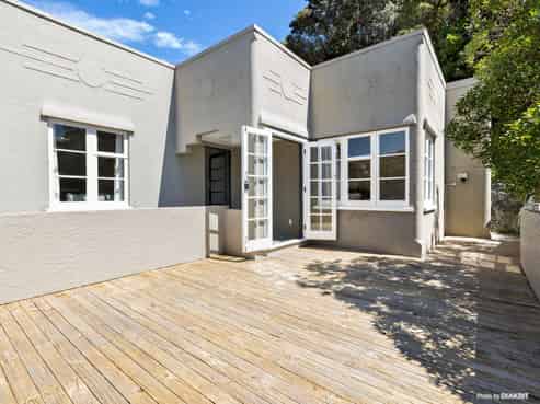 122 The Parade, Island Bay