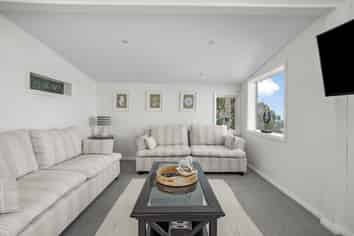 502 Marine Drive, Eastbourne