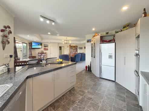 341 Airedale Road, Weston