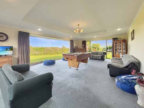 341 Airedale Road, Weston