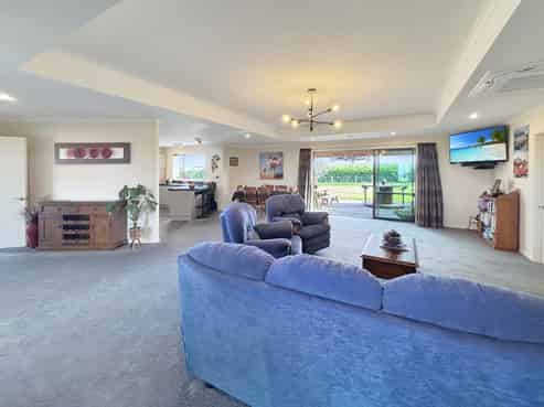 341 Airedale Road, Weston