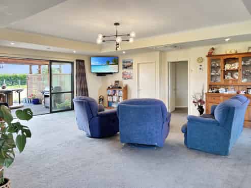 341 Airedale Road, Weston