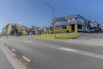 VERSATILE INDUSTRIAL UNIT FOR LEASE
