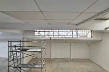 VERSATILE INDUSTRIAL UNIT FOR LEASE
