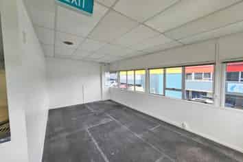 VERSATILE INDUSTRIAL UNIT FOR LEASE
