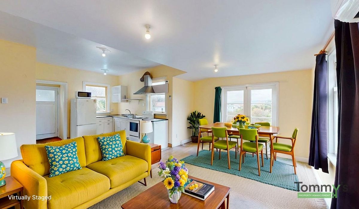Spacious 5-Bedroom Bungalow  Incredible Sun & Views Over Aro Valley