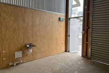 107sqm Industrial unit