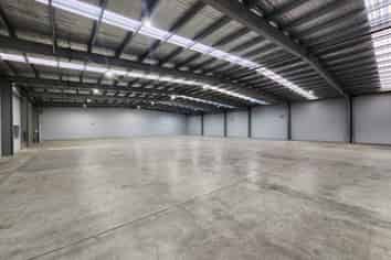 Motivated Landlord - 2164sq m industrial available now!