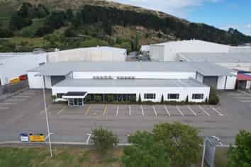 Motivated Landlord - 2164sq m industrial available now!