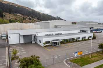 Motivated Landlord - 2164sq m industrial available now!