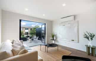 8/4 Ngaroma House Drive, Hobsonville