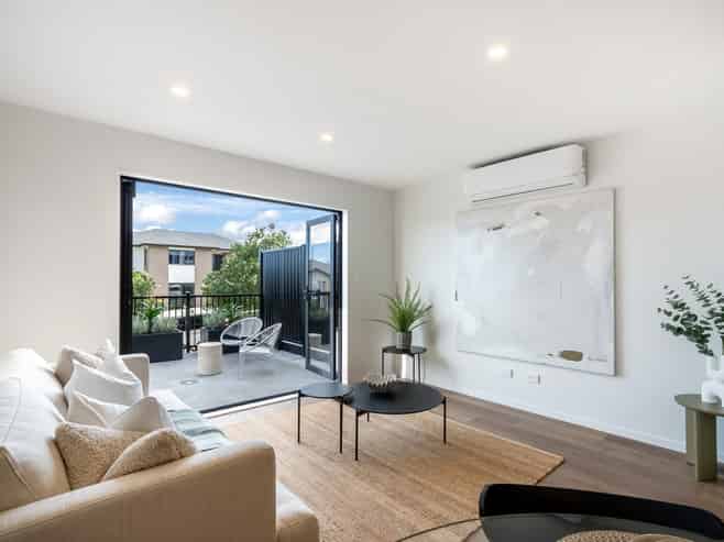 8/4 Ngaroma House Drive, Hobsonville