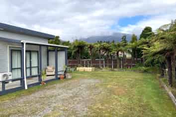 3/6 Pauareka Road, Haast