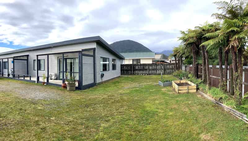 3/6 Pauareka Road, Haast