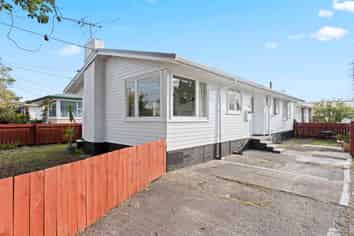 67 Cobham Crescent, Kelston