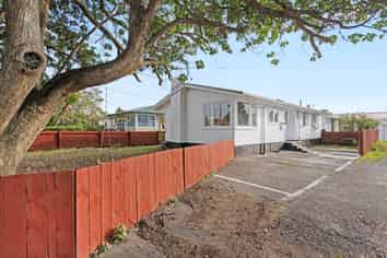 67 Cobham Crescent, Kelston