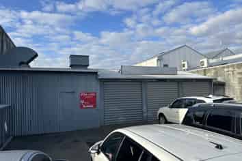 Well-Positioned Workshop/Warehouse