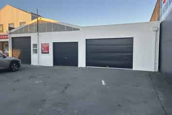 Well-Positioned Workshop/Warehouse