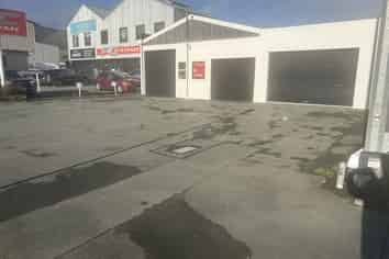 Well-Positioned Workshop/Warehouse