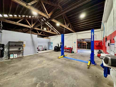 Port location workshop with secure lay down