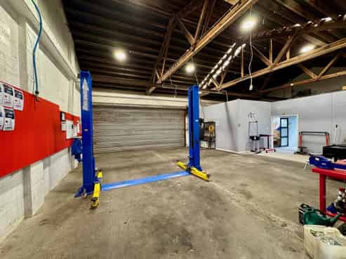 Port location workshop with secure lay down