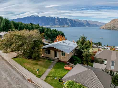 69 Wynyard Crescent, Fernhill/Sunshine Bay